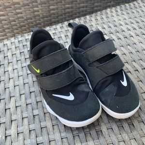Nike tennis shoes size 10